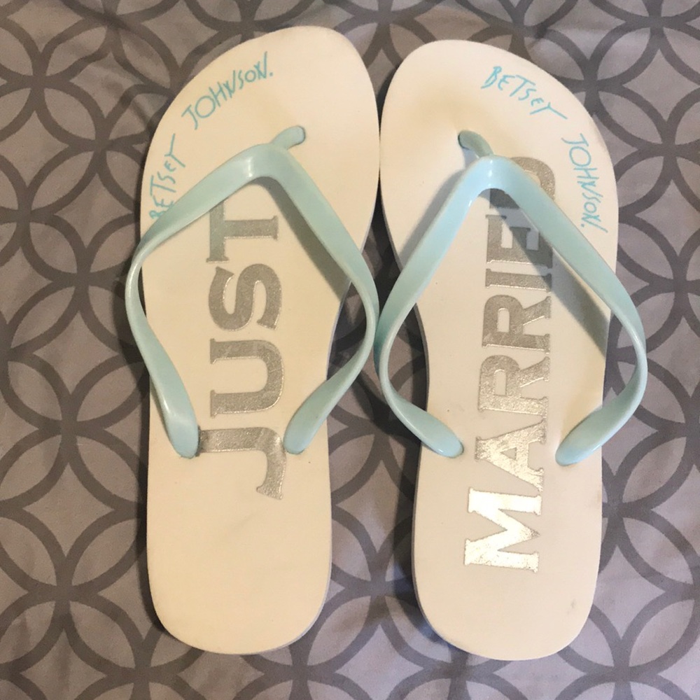 Betsey Johnson bride flip flops